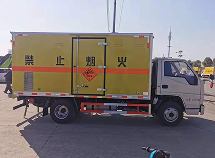 韩城爆破器材运输车工人安全操作规范与智能技术保障